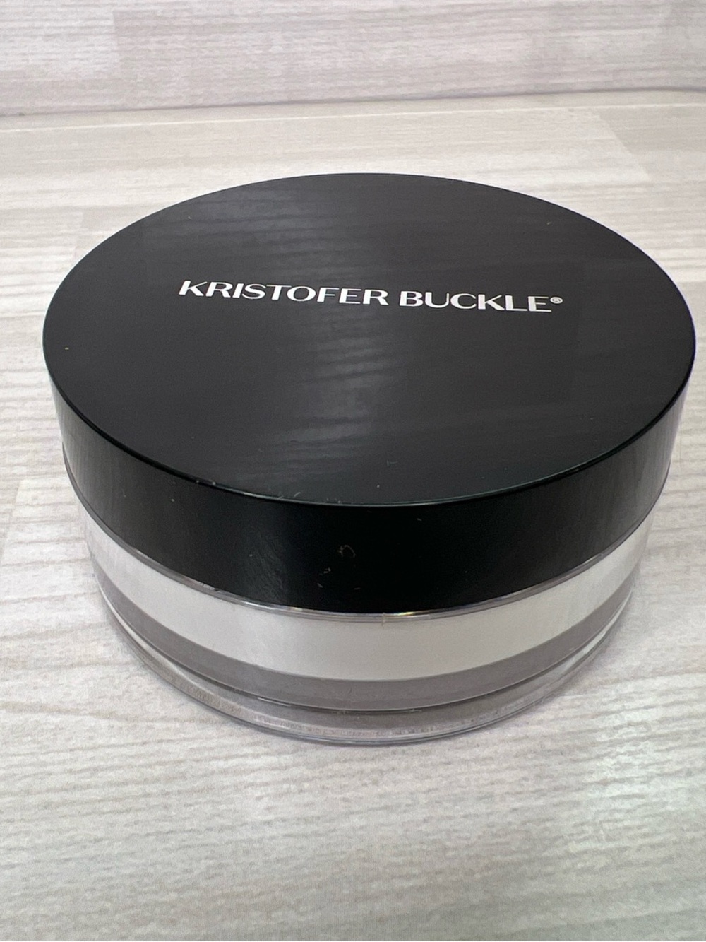 Kristofer Buckle Translucent Setting Powder